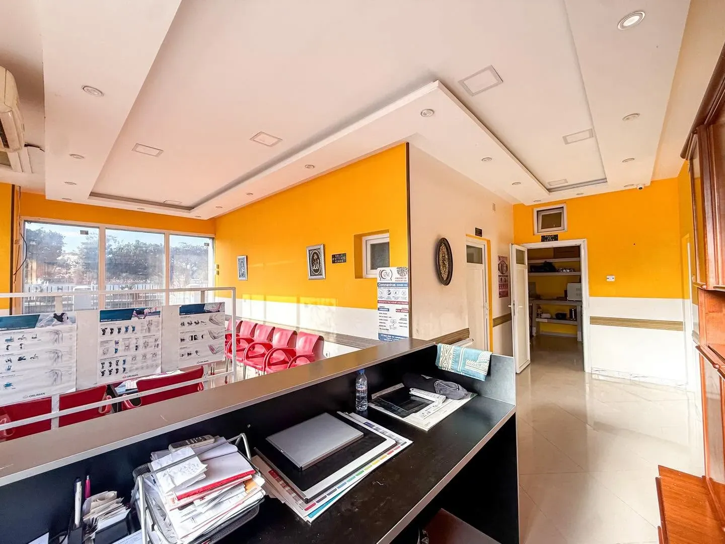 Bureau / Local – Usto