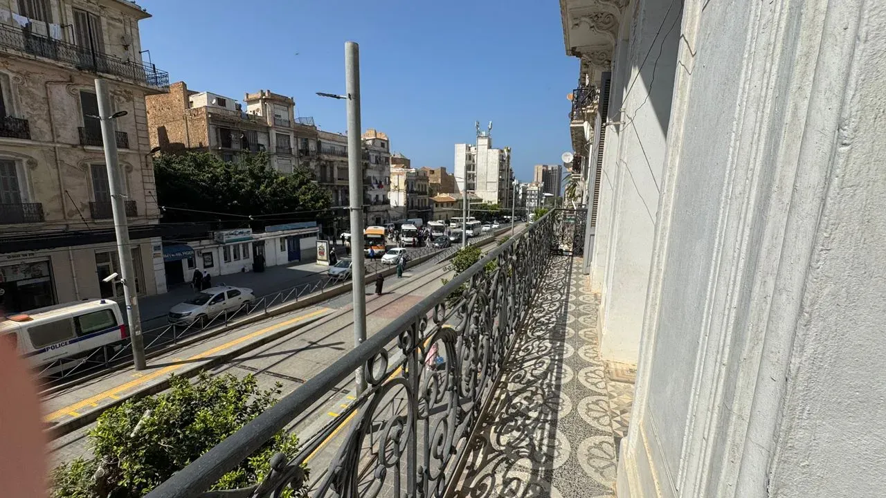 Appartement F5 – Centre Ville -valero, Oran