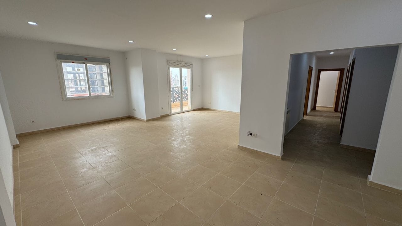 Appartement F4 – Avenue Sidi Chahmi, Oran